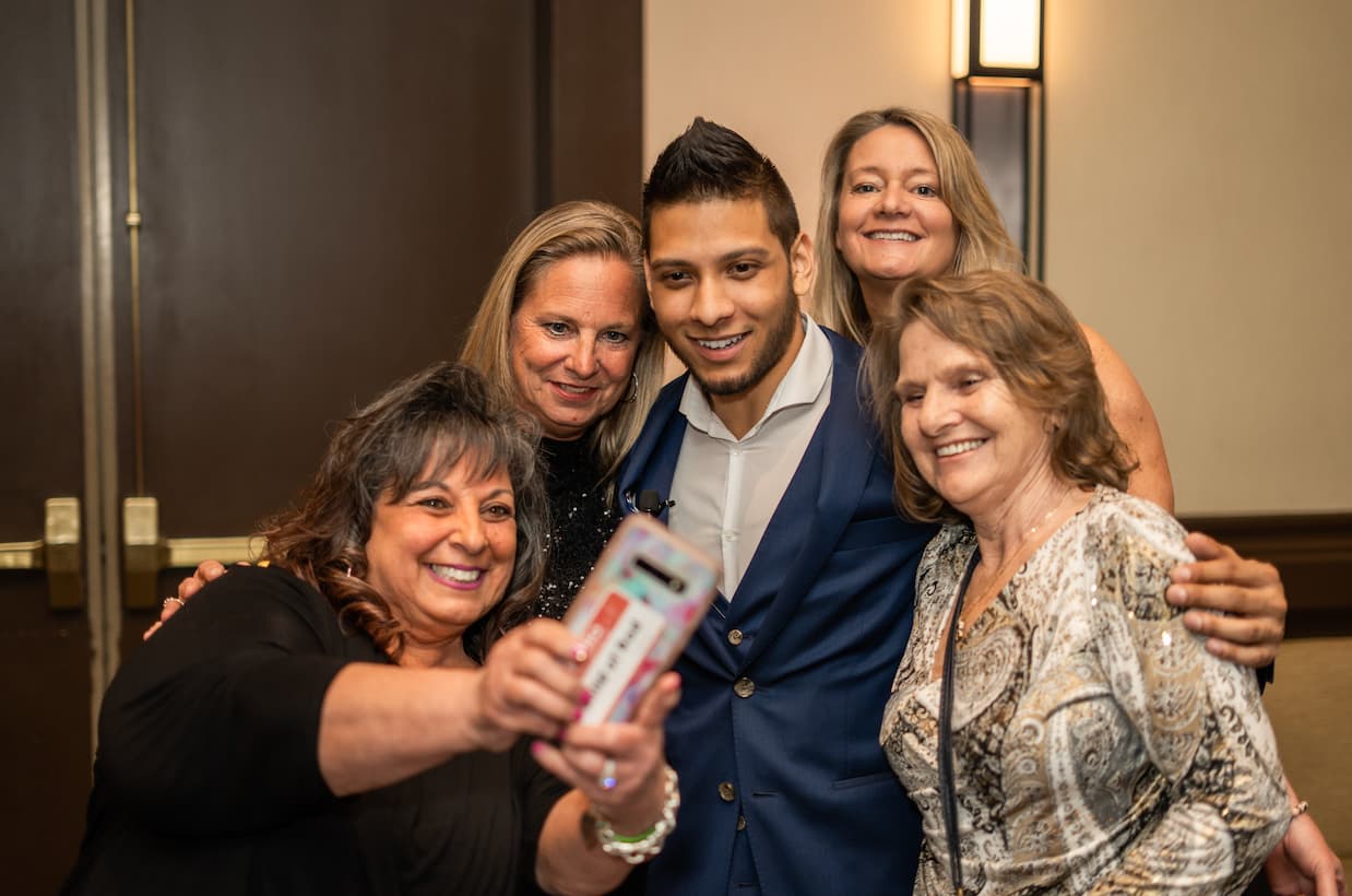 Keith Kong performing close-up mentalism for guests